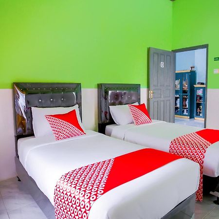 Oyo 2903 Putri Residence Syariah Букіттінгі Екстер'єр фото