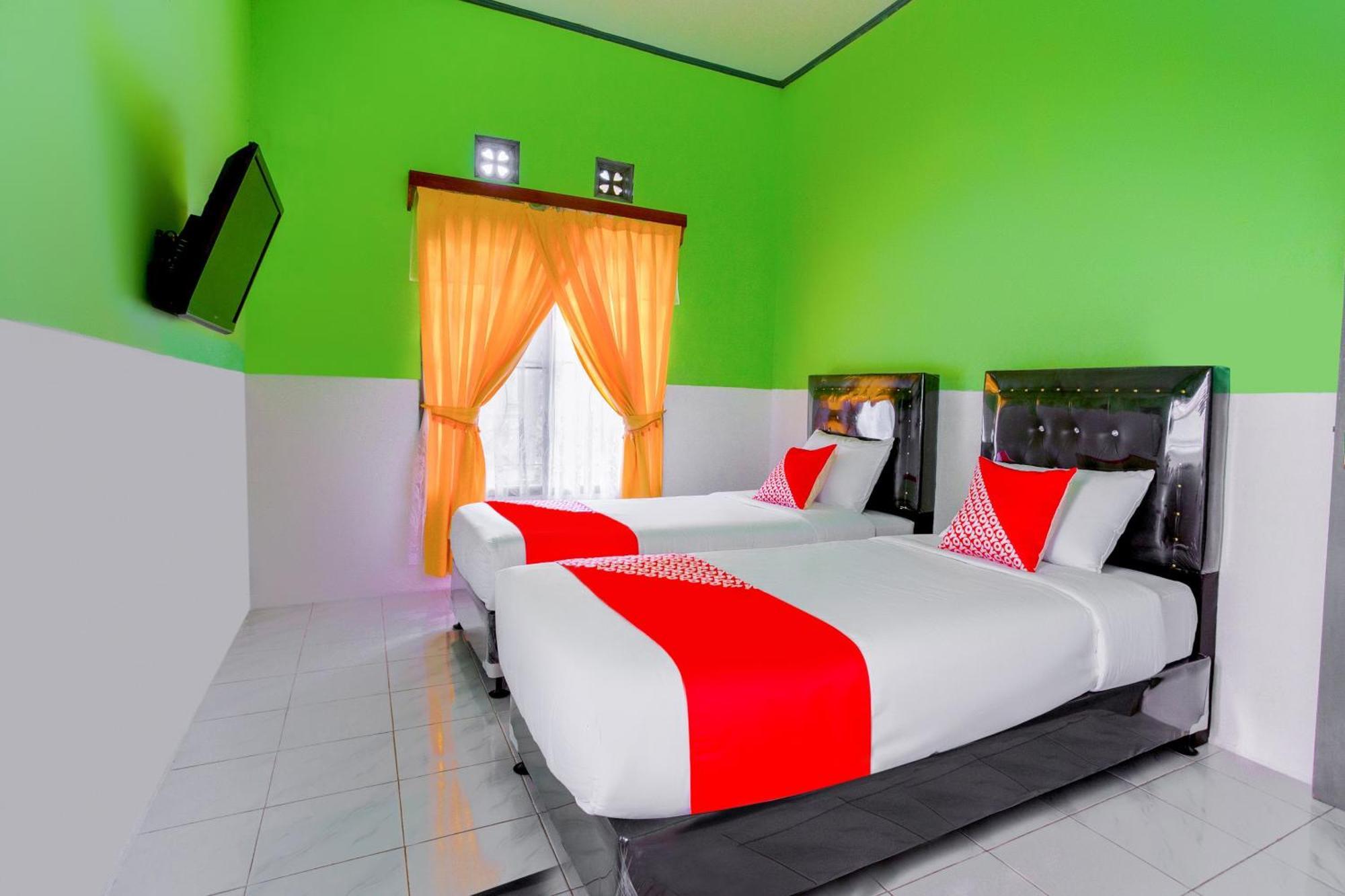 Oyo 2903 Putri Residence Syariah Букіттінгі Екстер'єр фото