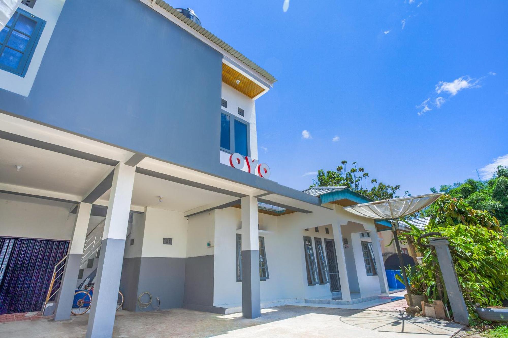 Oyo 2903 Putri Residence Syariah Букіттінгі Екстер'єр фото