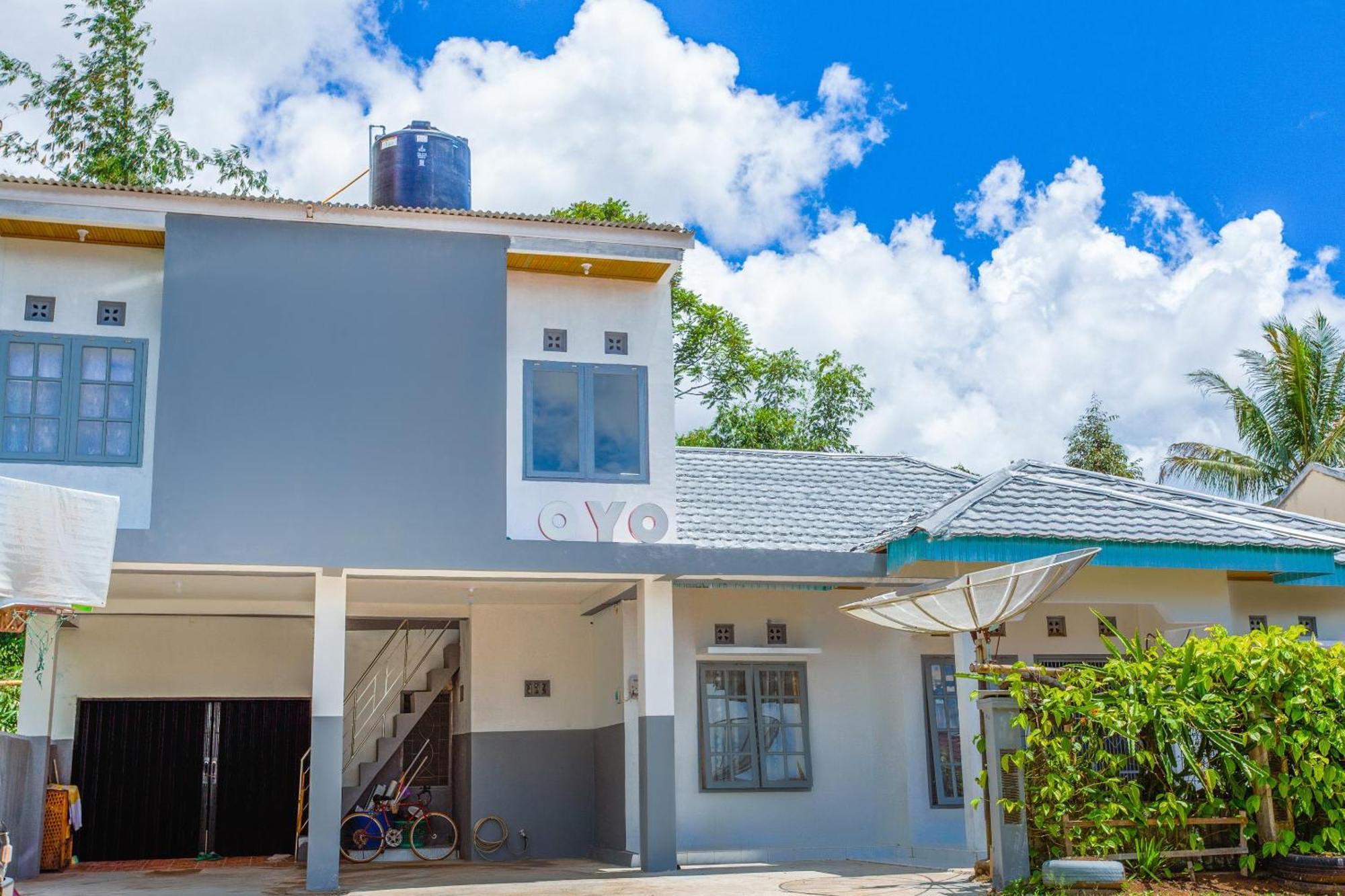 Oyo 2903 Putri Residence Syariah Букіттінгі Екстер'єр фото